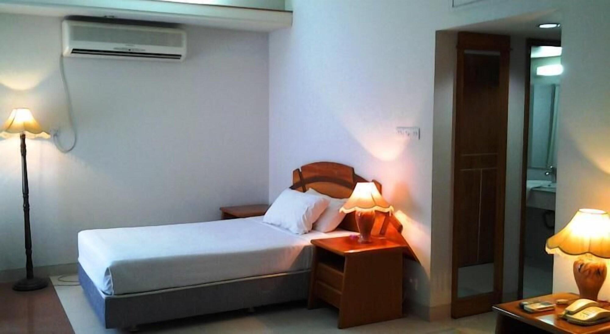 Hotel Victory - Best In City Center Дака Екстериор снимка