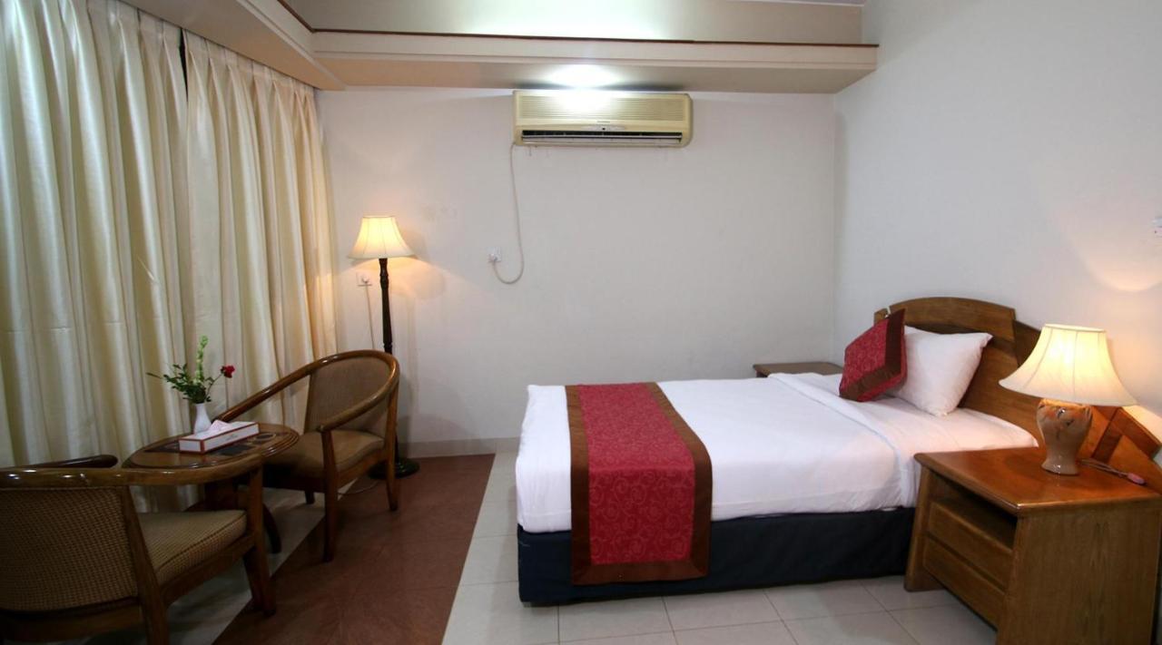 Hotel Victory - Best In City Center Дака Екстериор снимка